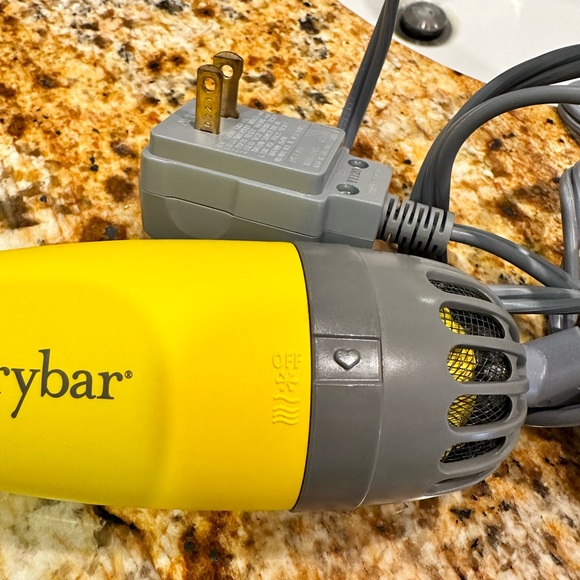 Drybar The Double Shot Oval Blow-Dryer Brush - Picture 4 of 6